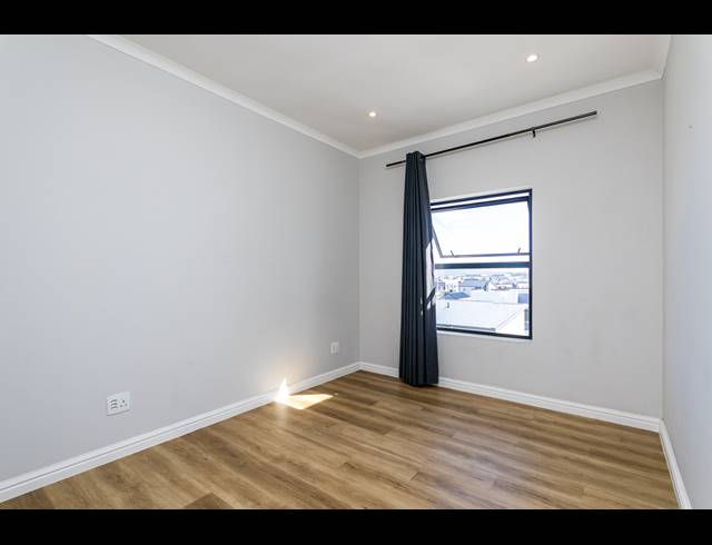 3 BEDROOM APARTMENT TO LET IN SANDOWN